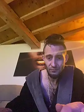 Bigkisslove online show from March 19, 2026, 4:16 am