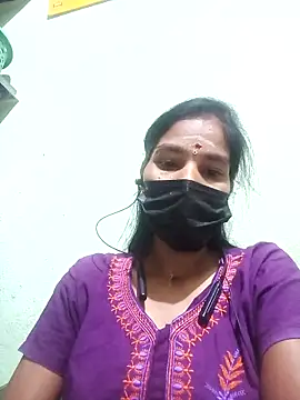 anusiya01 online show from September 17, 2025, 1:57 pm