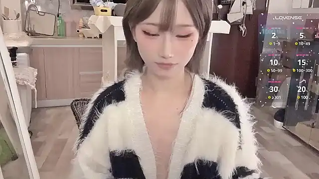 Snapshot of -XunMengLong- chatting on February 17, 2025, 9:41 pm -XunMengLong- online show from February 17, 2025, 9:41 pm