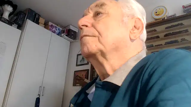 Snapshot of utilisasinus chatting on October 27, 2025, 11:47 am utilisasinus online show from October 27, 2025, 11:47 am