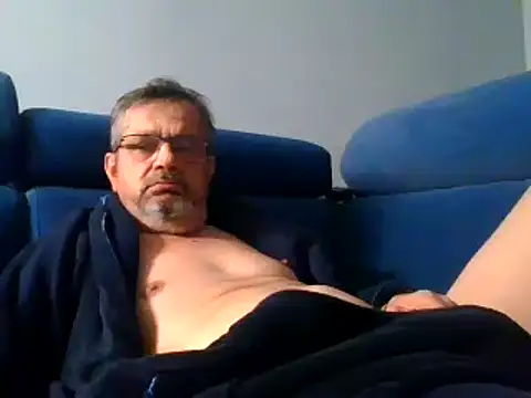 axecoman60 online show from February 16, 2025, 7:05 pm