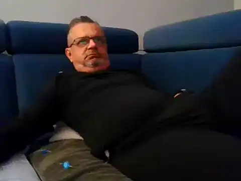 axecoman60 online show from February 20, 2025, 7:19 pm