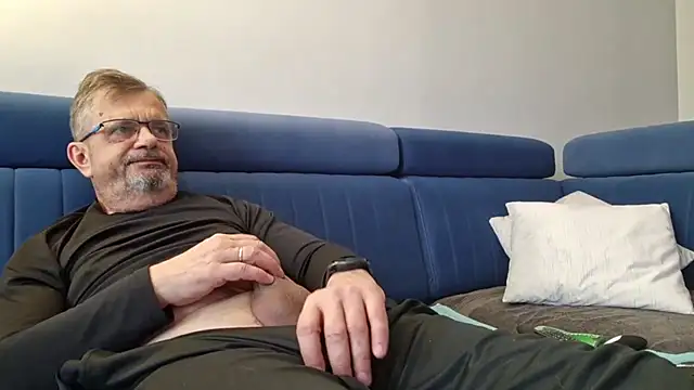 axecoman60 online show from February 26, 2025, 8:04 am