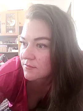 Snapshot of LunikaLunaX chatting on June 15, 2026, 8:27 am LunikaLunaX online show from June 15, 2026, 8:27 am