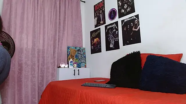 scarlett  morgan online show from November 20, 2025, 3:12 pm