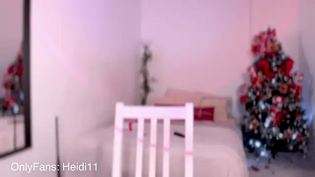 Heidi11 online show from December 17, 2024, 5:04 pm