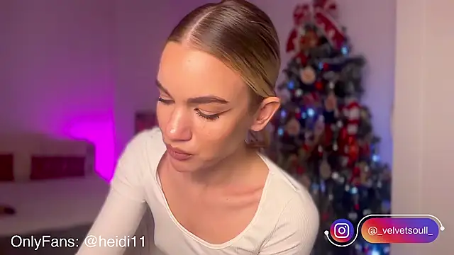 Heidi11 online show from December 23, 2024, 8:47 pm