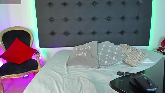 SaraDreamss online show from January 22, 2025, 8:38 pm