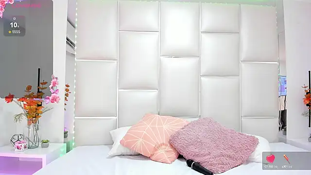 SaraDreamss online show from March 18, 2025, 8:37 pm