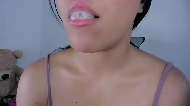 Snapshot of veky_saliva01 chatting on May 24, 2026, 8:41 am veky saliva01 online show from May 24, 2026, 8:41 am