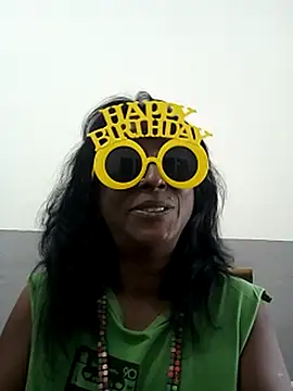 Snapshot of mamakarma1403 chatting on March 21, 2025, 5:54 am mamakarma1403 online show from March 21, 2025, 5:54 am