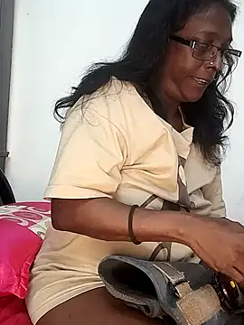 Snapshot of mamakarma1403 chatting on September 9, 2025, 1:38 am mamakarma1403 online show from September 9, 2025, 1:38 am