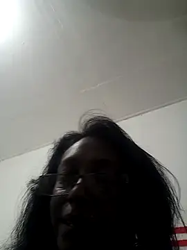 Snapshot of mamakarma1403 chatting on September 12, 2025, 12:11 am mamakarma1403 online show from September 12, 2025, 12:11 am