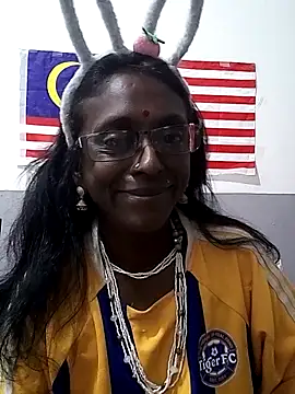 Snapshot of mamakarma1403 chatting on October 28, 2025, 4:31 pm mamakarma1403 online show from October 28, 2025, 4:31 pm