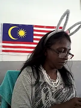 Snapshot of mamakarma1403 chatting on November 3, 2025, 4:25 am mamakarma1403 online show from November 3, 2025, 4:25 am