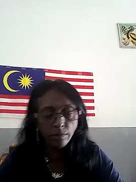 Snapshot of mamakarma1403 chatting on November 6, 2025, 3:29 am mamakarma1403 online show from November 6, 2025, 3:29 am