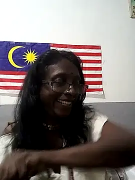 Snapshot of mamakarma1403 chatting on November 9, 2025, 4:05 pm mamakarma1403 online show from November 9, 2025, 4:05 pm