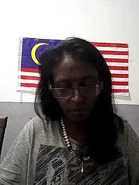 Snapshot of mamakarma1403 chatting on November 10, 2025, 11:26 pm mamakarma1403 online show from November 10, 2025, 11:26 pm