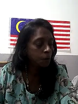 Snapshot of mamakarma1403 chatting on December 1, 2025, 2:00 pm mamakarma1403 online show from December 1, 2025, 2:00 pm