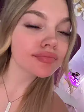 ZaraBloom online show from March 17, 2026, 3:33 am