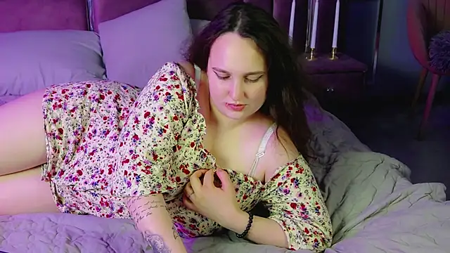 Snapshot of ElisonMinix chatting on July 20, 2026, 8:17 am ElisonMinix online show from July 20, 2026, 8:17 am