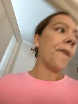 AliceBrayan online show from October 1, 2025, 5:02 am