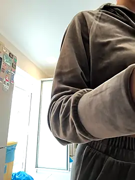 AliceBrayan online show from October 8, 2025, 5:05 am