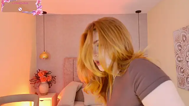 Snapshot of april_rousse chatting on April 29, 2026, 5:30 pm april rousse online show from April 29, 2026, 5:30 pm