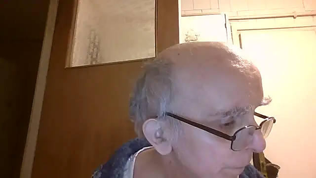 mariusica1xh online show from April 18, 2026, 7:58 pm