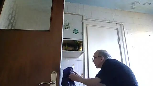 Snapshot of mariusica1@xh chatting on April 25, 2026, 1:41 pm mariusica1xh online show from April 25, 2026, 1:41 pm