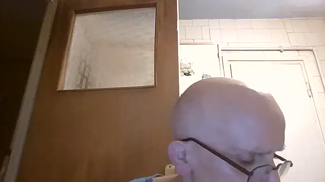 Snapshot of mariusica1@xh chatting on June 2, 2026, 6:32 pm mariusica1xh online show from June 2, 2026, 6:32 pm
