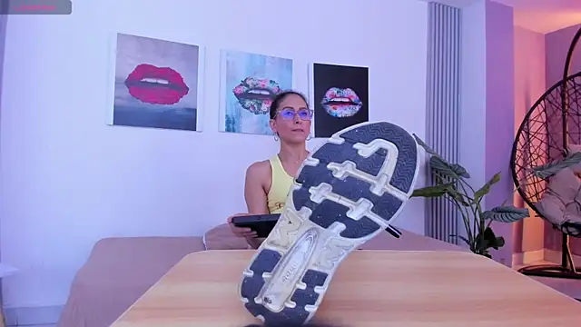 Angela donnato online show from November 19, 2025, 3:28 am