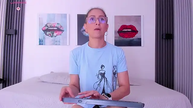 Angela donnato online show from April 11, 2026, 3:44 am