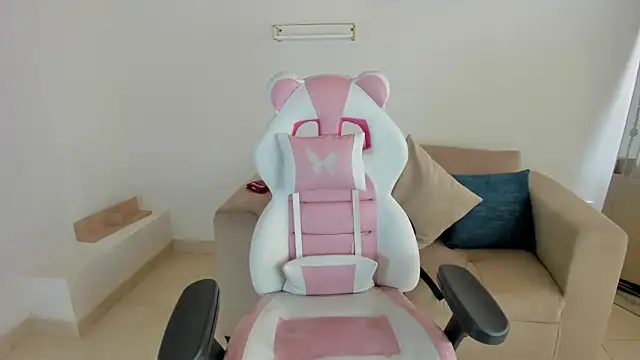 Charlotte cowell sub1  online show from September 15, 2025, 6:08 pm