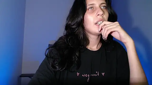 bellatrix25 online show from May 19, 2026, 5:19 pm
