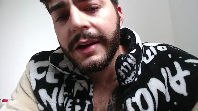 Snapshot of thomas_gun chatting on February 10, 2026, 3:49 pm thomas gun online show from February 10, 2026, 3:49 pm