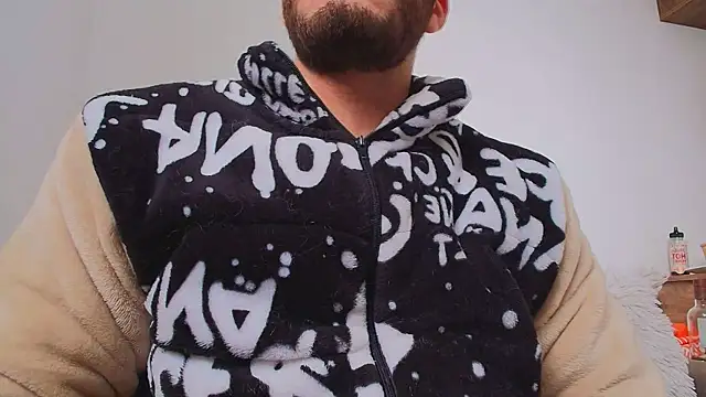 Snapshot of thomas_gun chatting on February 24, 2026, 3:10 pm thomas gun online show from February 24, 2026, 3:10 pm