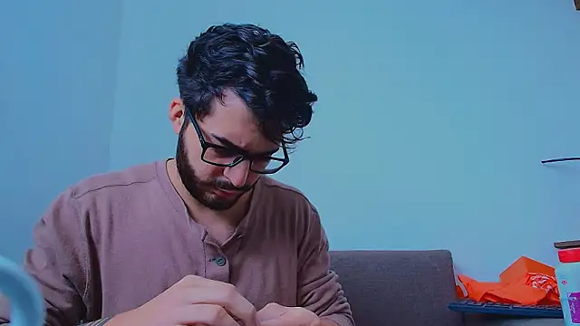 Snapshot of thomas_gun chatting on March 4, 2026, 8:04 pm thomas gun online show from March 4, 2026, 8:04 pm