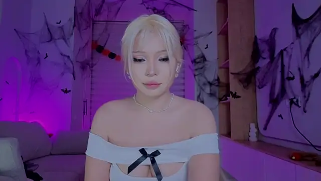 RileyMee online show from October 26, 2025, 12:22 pm