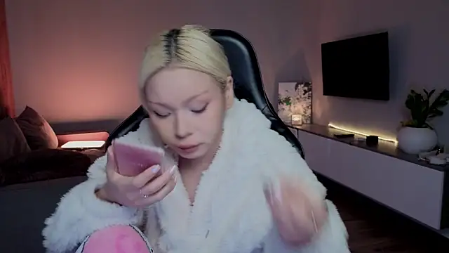 RileyMee online show from March 12, 2026, 3:56 am