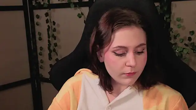 Snapshot of Diana_Flower chatting on April 3, 2026, 1:42 pm Diana Flower online show from April 3, 2026, 1:42 pm
