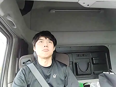 whitebriefboy online show from April 18, 2026, 9:48 pm