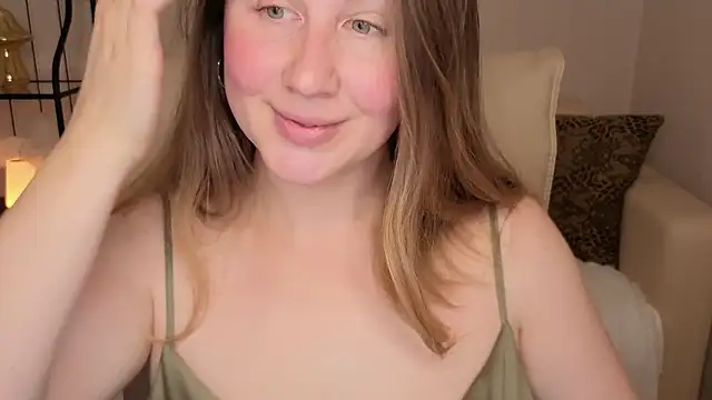 Snapshot of Helens_love chatting on October 18, 2025, 1:30 am Helens love online show from October 18, 2025, 1:30 am