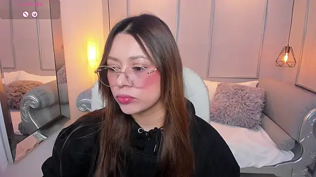 Lanna18 online show from October 8, 2025, 11:41 am