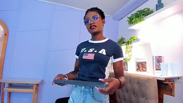 Snapshot of amber-hill chatting on July 4, 2026, 12:11 pm amber-hill online show from July 4, 2026, 12:11 pm