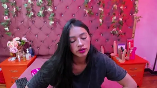 Mariana Prin online show from November 7, 2025, 2:33 am