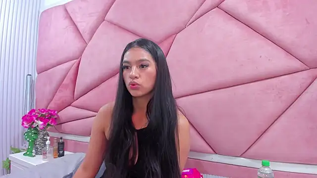 Mariana Prin online show from April 7, 2026, 2:34 am