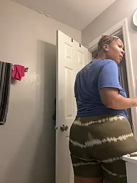Snapshot of SexyHoneyRedd chatting on July 9, 2026, 9:02 am SexyHoneyRedd online show from July 9, 2026, 9:02 am