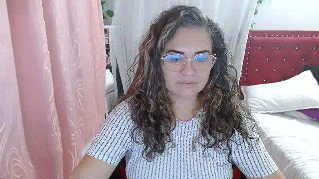 helenca43 online show from October 30, 2025, 9:55 am