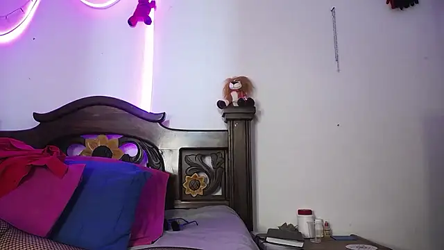 Snapshot of DominaLeona chatting on December 2, 2024, 7:49 pm DominaLeona online show from December 2, 2024, 7:49 pm